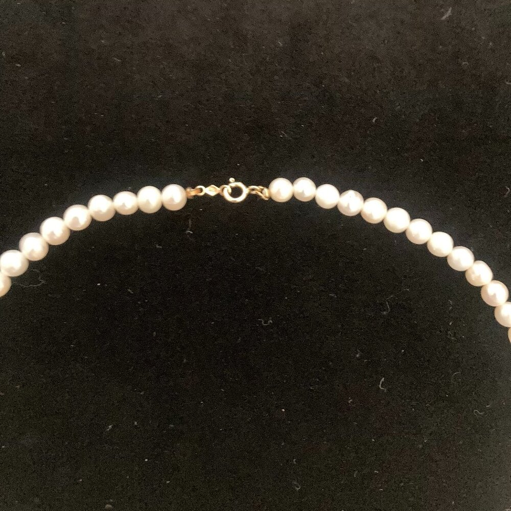 Authentic Genuine 18" Pearl Necklace with Gold Clasp - Picture 3 of 6